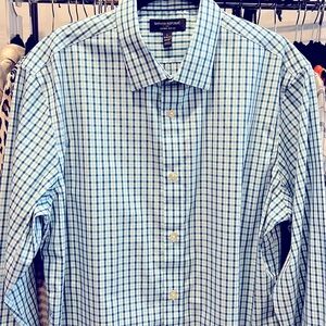 💕 Banana Republic non-iron slim fit blue/green button down.